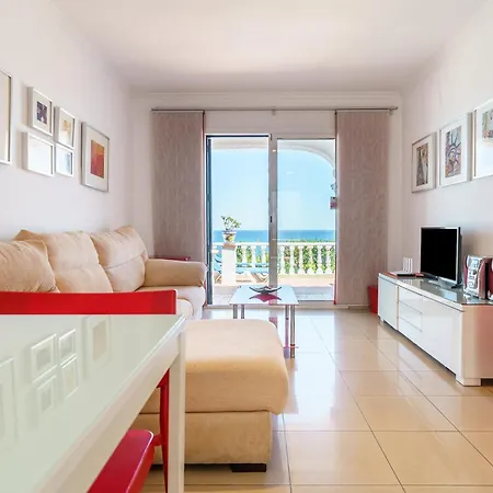 2 House In Front Of The Sea *