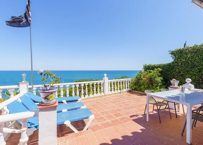 Дом отдыха 12 House In Front Of The Sea