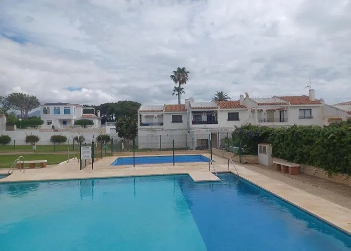 12 House In Front Of The Sea