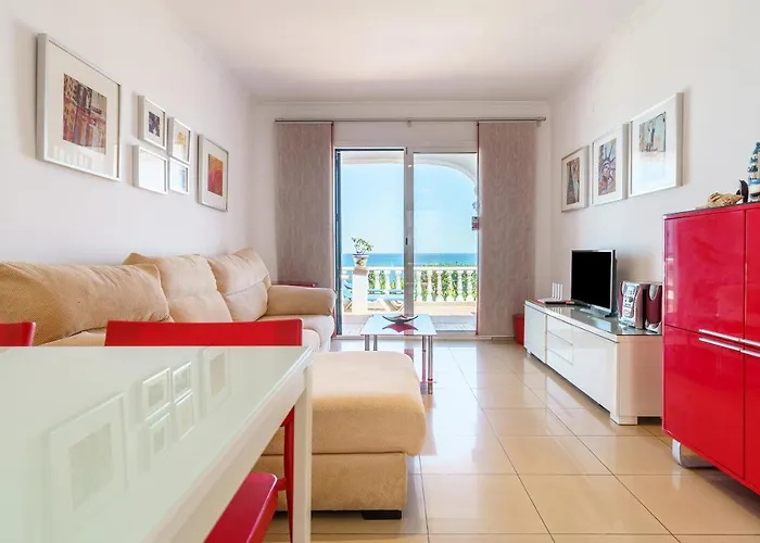 12 House In Front Of The Sea