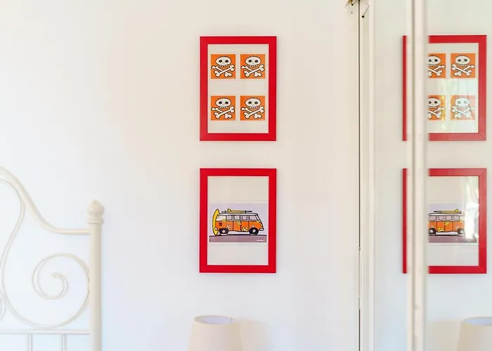 12 House In Front Of The Sea