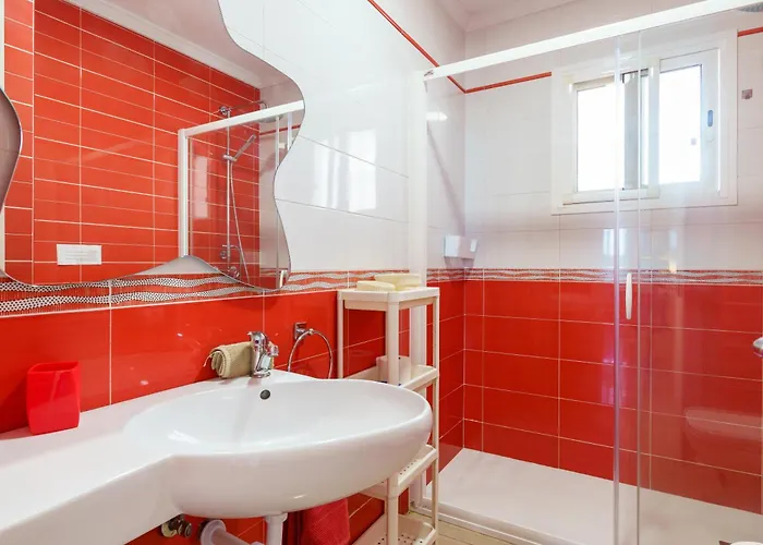 12 House In Front Of The Sea