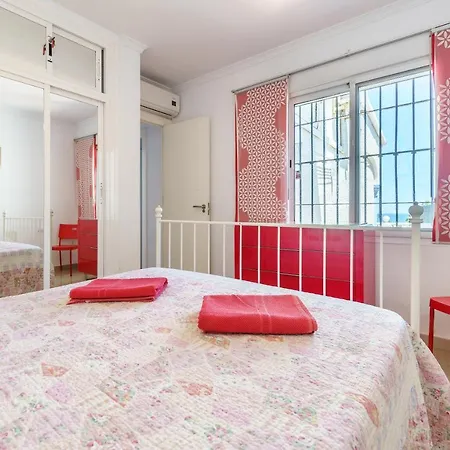 Hébergement de vacances 12 House In Front Of The Sea *